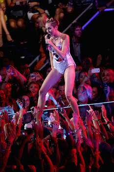 Miley Cyrus_Updatel2jt8i6xkl.jpg