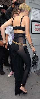 Miley Cyrus_Update-c2jt8im561.jpg
