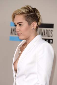 Miley Cyrus_Updateu2jt8iqqno.jpg
