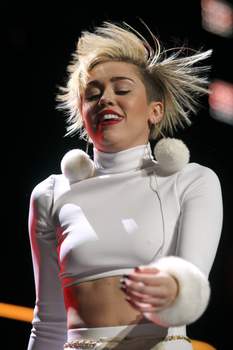 Miley Cyrus_Update-m2jt8itypn.jpg