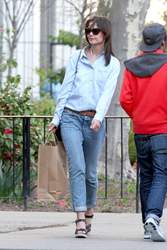 18851978_Katie-Holmes---out-and-about-in
