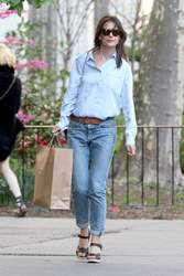 18851980_Katie-Holmes---out-and-about-in