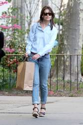 18851982_Katie-Holmes---out-and-about-in