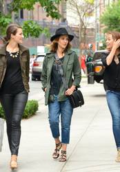 19076484__Jessica_Alba_-_out_in_New_York
