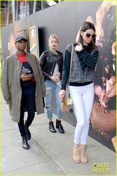 21510413_kendall-jenner-was-pulled-over-